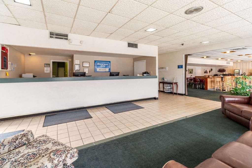 Quality Inn & Suites Vandalia Near I-70 And Hwy 51 Dalaman gambar